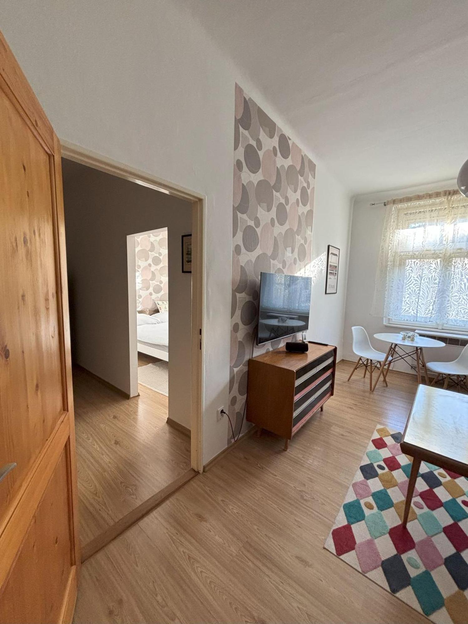 Vintage Brussels Style On 4 Apartment Prague